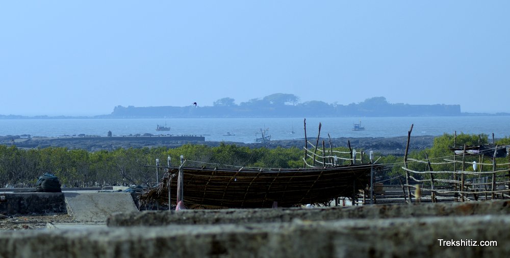 Khubladha Fort (Thal Fort)Khanderi from khubladha fort.